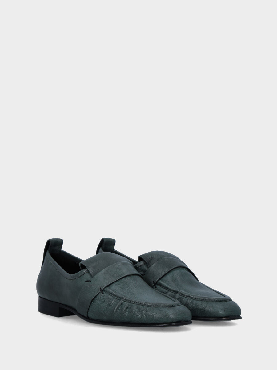 Mocassin vert en cuir avec revers et bride