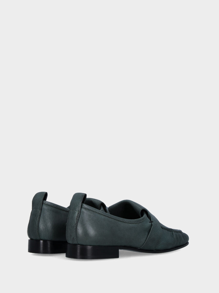 Mocassin vert en cuir avec revers et bride