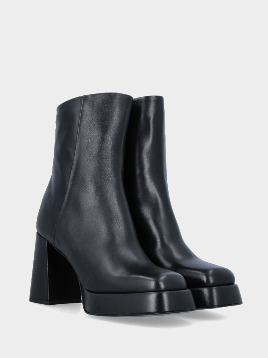 Bottine noire en cuir avec talon large et plateau