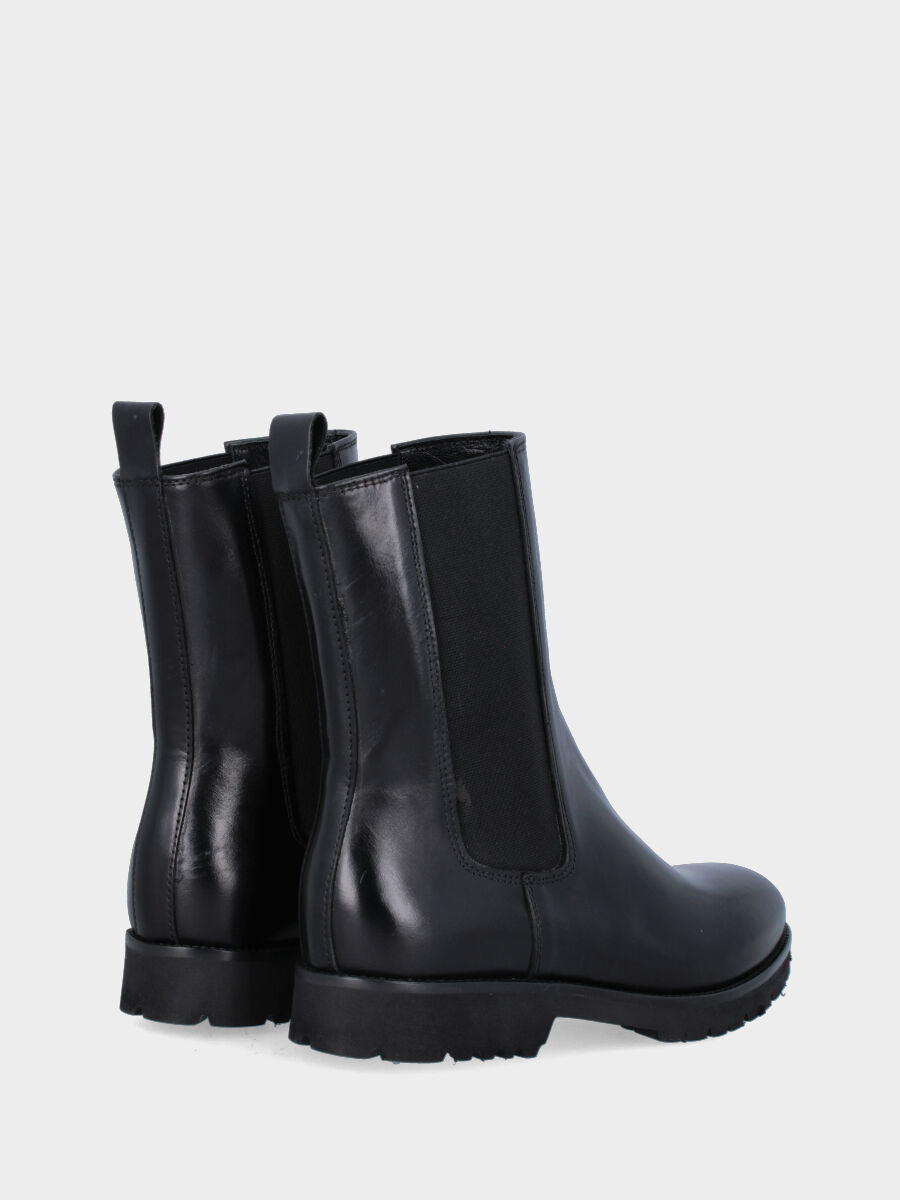 Bottine noire en cuir avec semelle crantée extralégère
