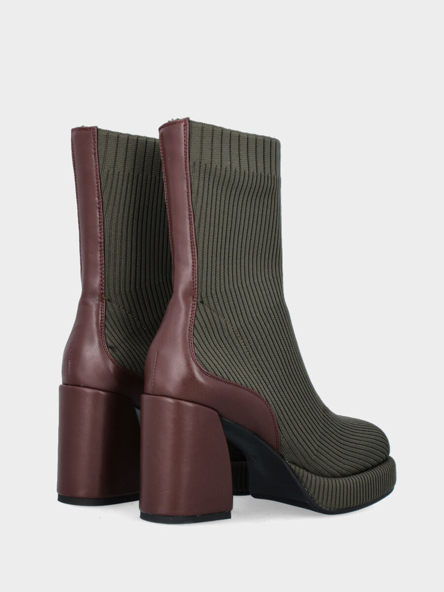Bottine verte en tissu extensible avec talon haut