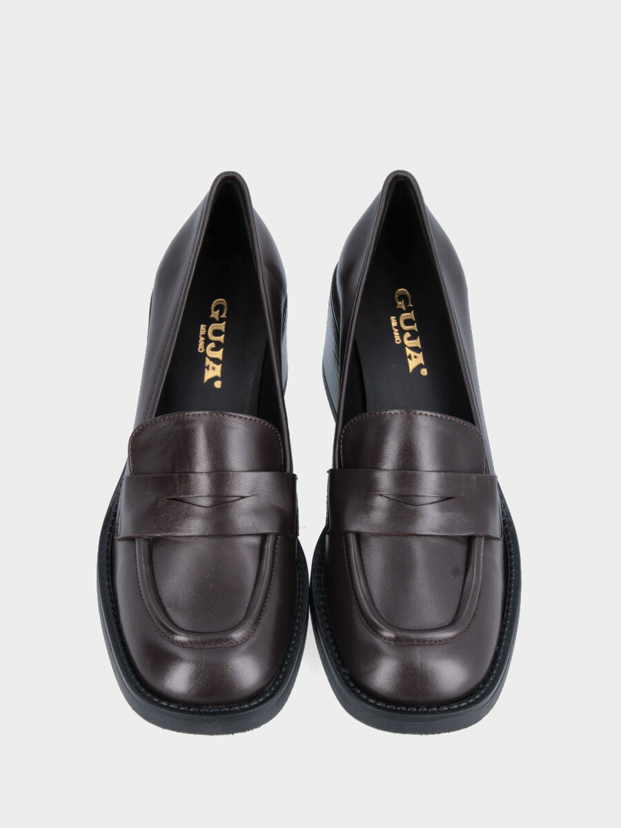 Mocassino marrone in pelle con bordatura