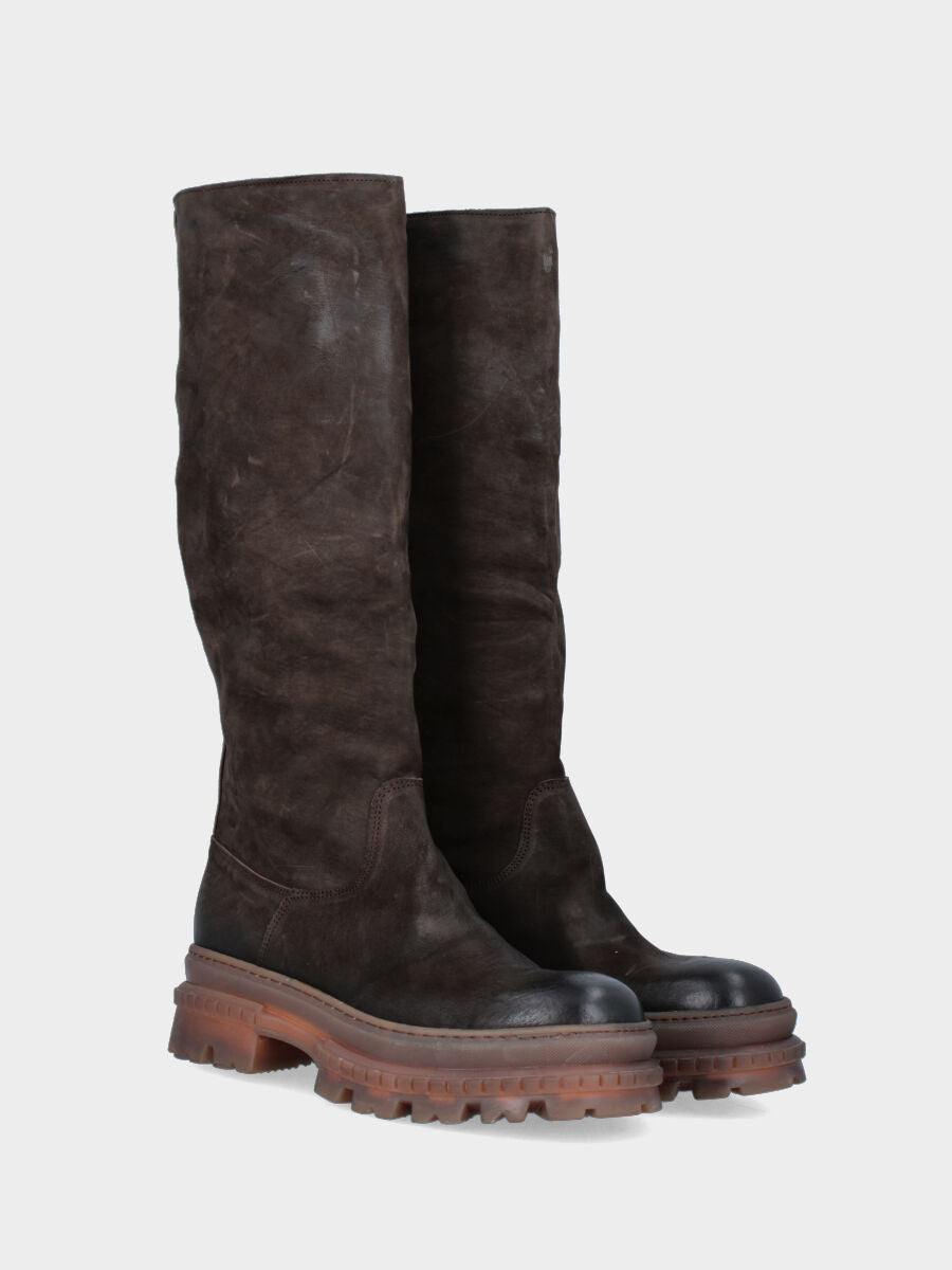 Stivale marrone in pelle con suola carrarmato chiara