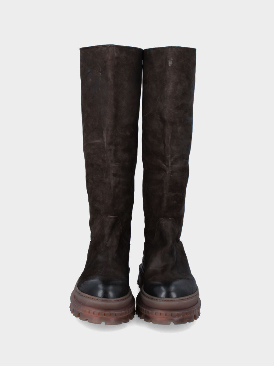 Stivale marrone in pelle con suola carrarmato chiara