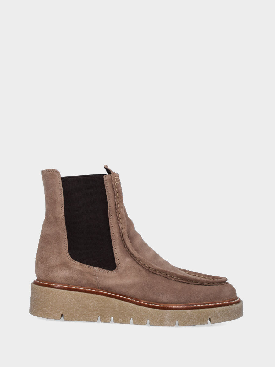 Stivaletto indianino beige in velour con bordatura a rilievo