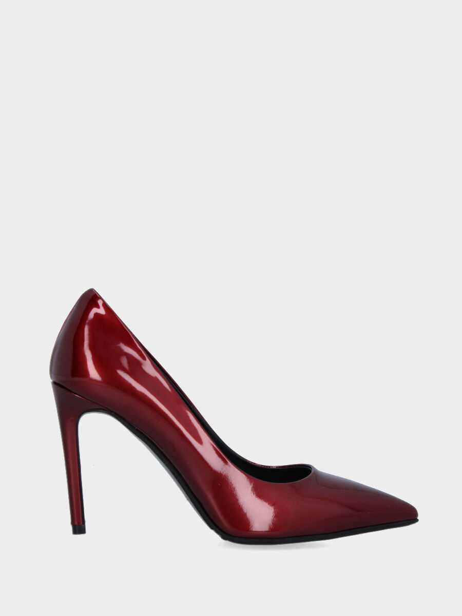 Sandalo monoblocco in vitello rosso con fascia ripiegata