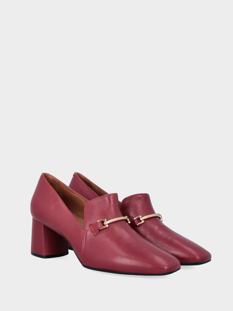 Pantofolina rossa in pelle con accessorio metallico e tacco