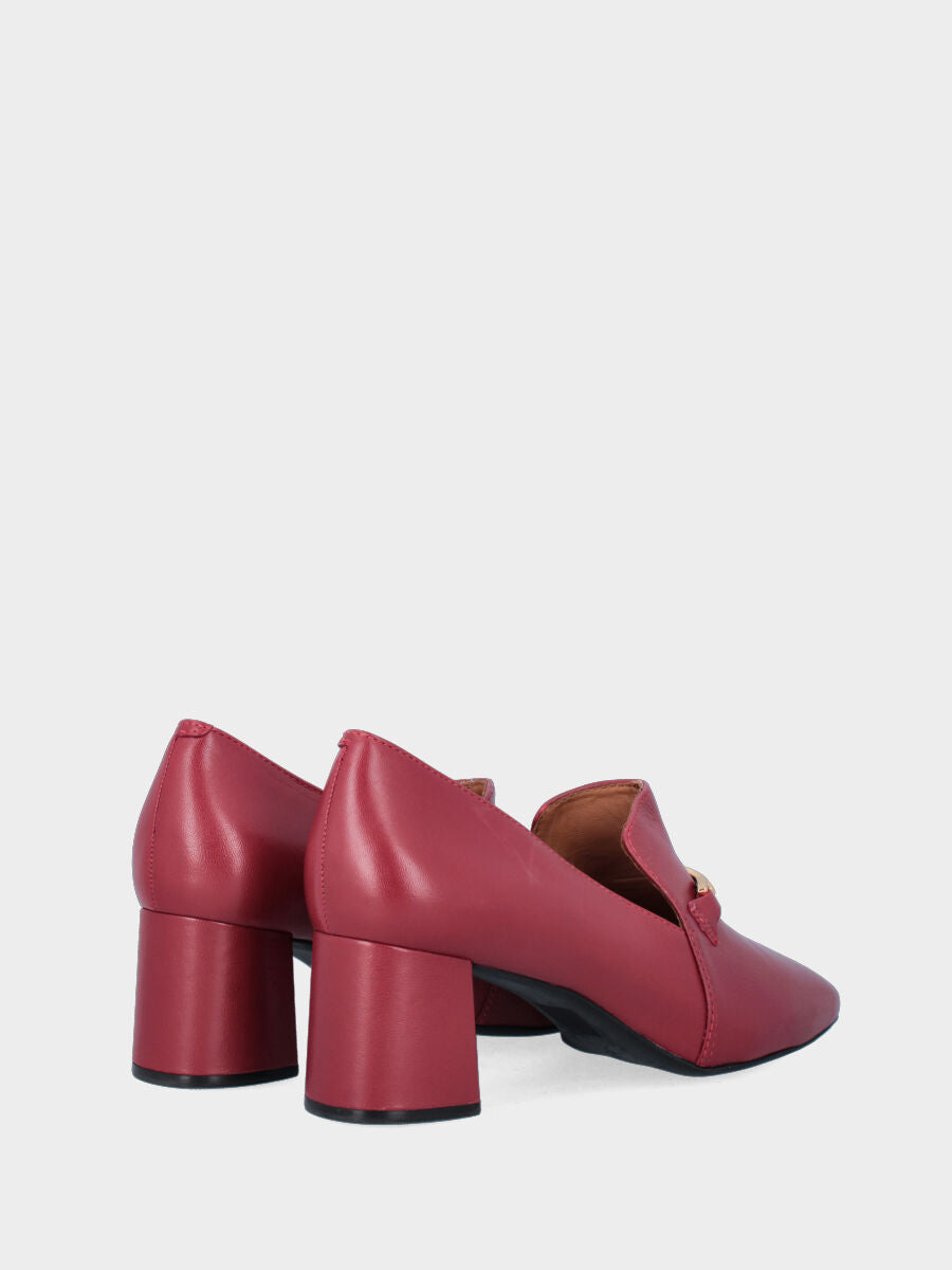 Pantofolina rossa in pelle con accessorio metallico e tacco