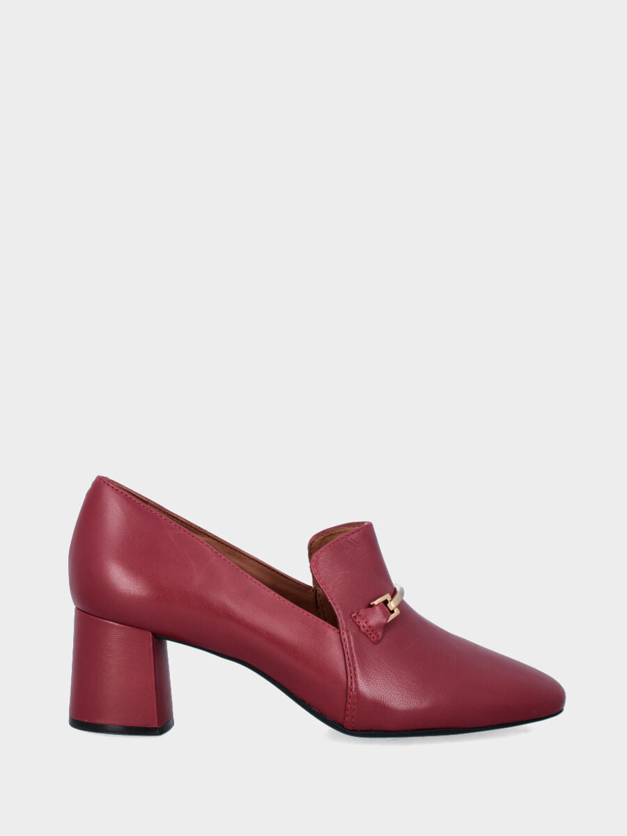 Pantofolina rossa in pelle con accessorio metallico e tacco