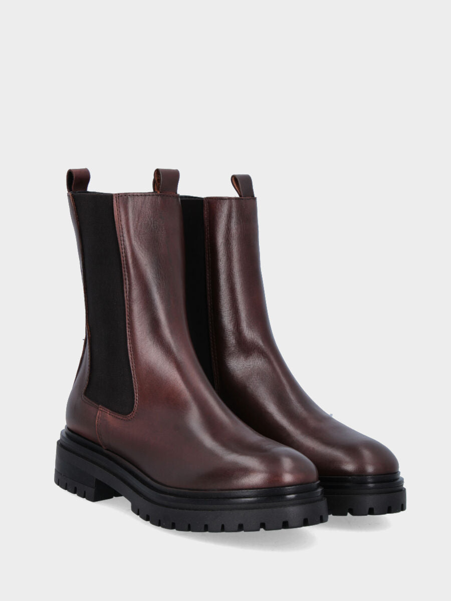 Stivaletto marrone in pelle con suola carrarmato monoblocco