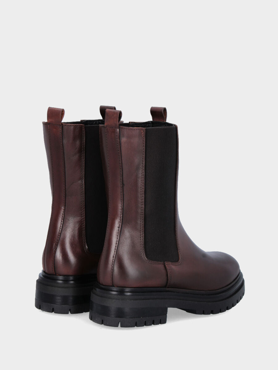 Stivaletto marrone in pelle con suola carrarmato monoblocco