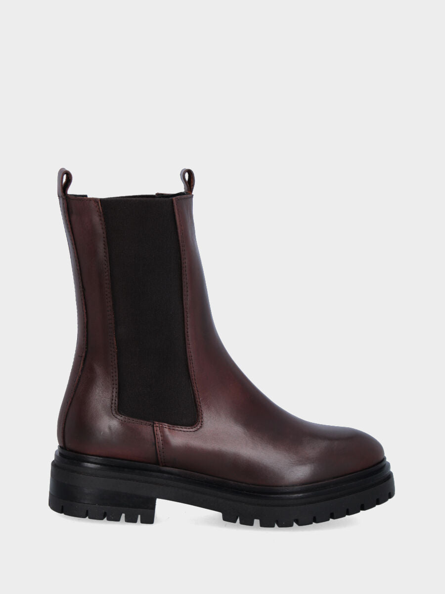 Stivaletto marrone in pelle con suola carrarmato monoblocco