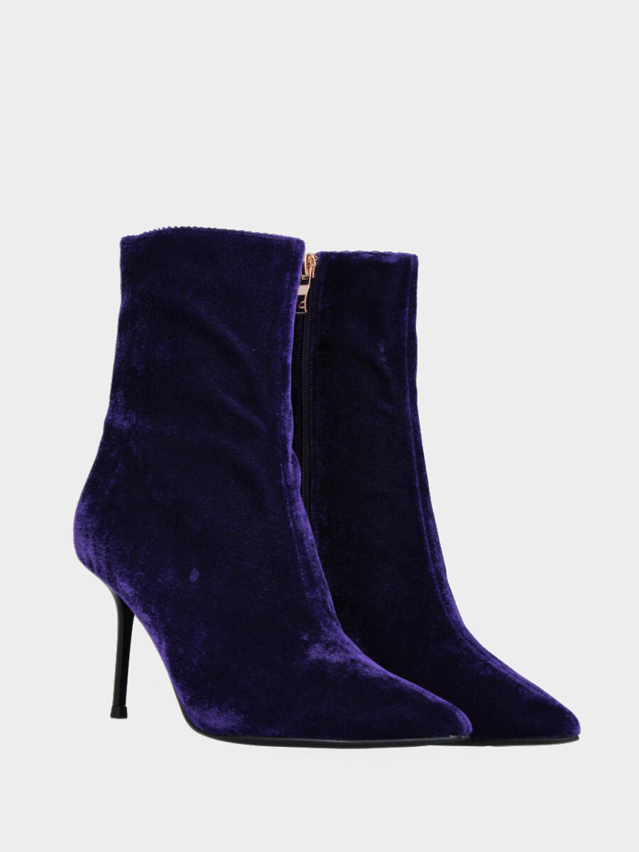 Lila Samt-Stiefelette mit dünnem Absatz