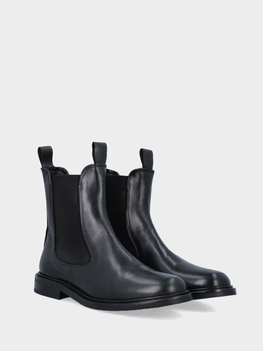 Stivaletto nero in pelle con fascetta