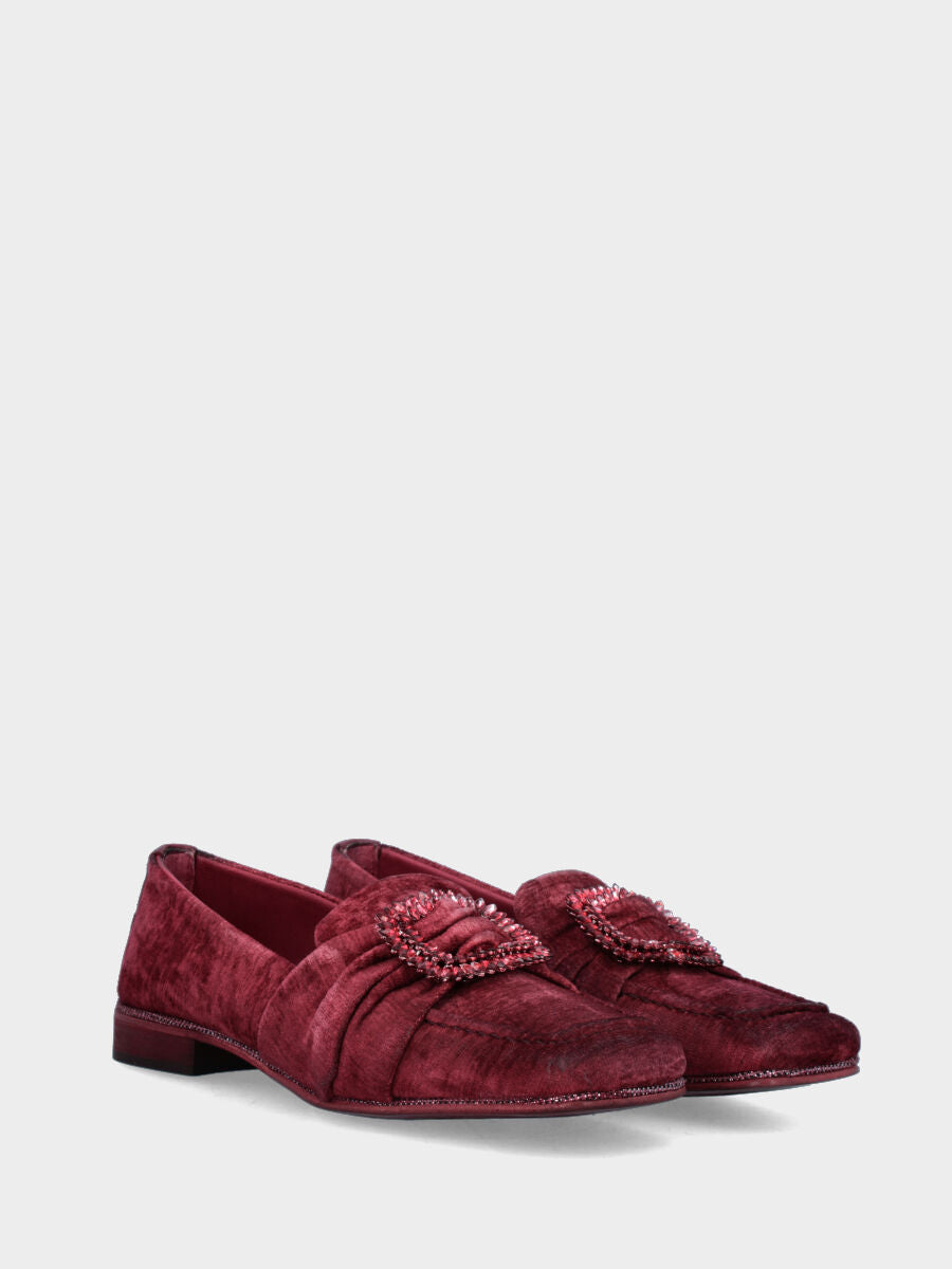 Mocassino bordeaux in velluto con fascia e accessorio gioiello
