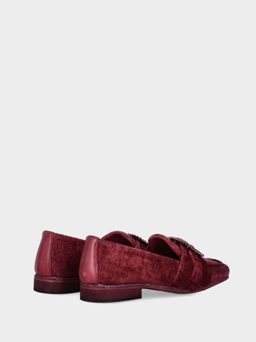 Mocassino bordeaux in velluto con fascia e accessorio gioiello