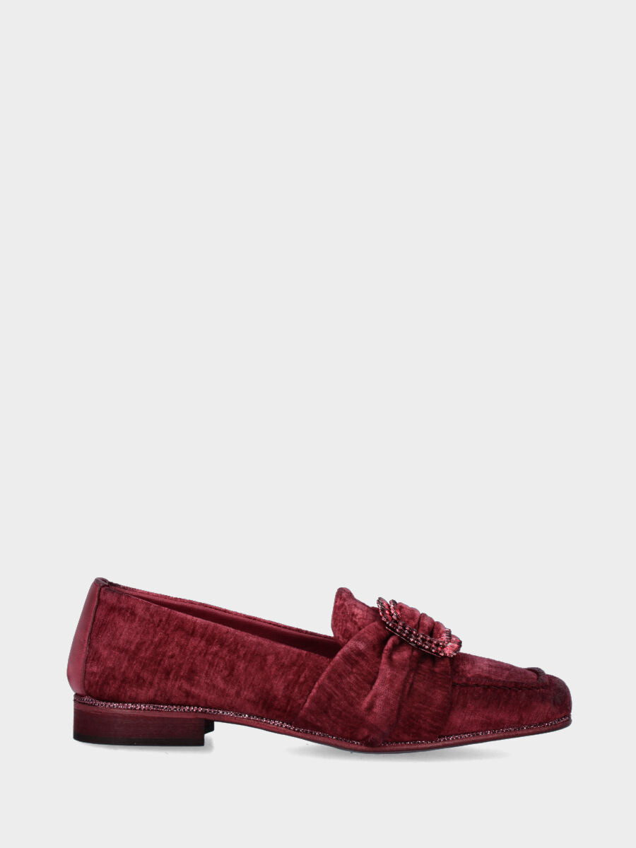 Mocassino bordeaux in velluto con fascia e accessorio gioiello