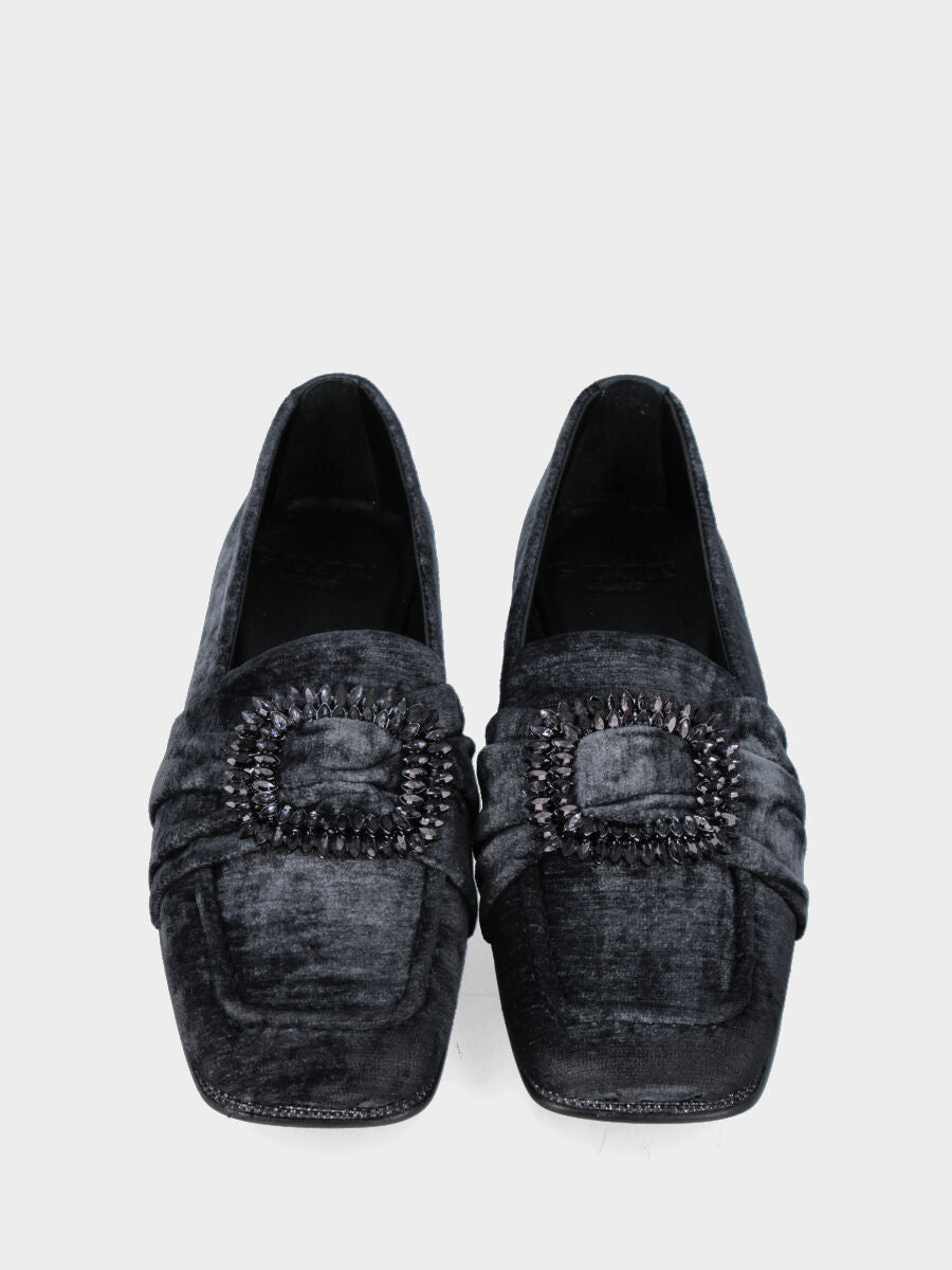Mocassino nero in velluto con fascia e accessorio gioiello