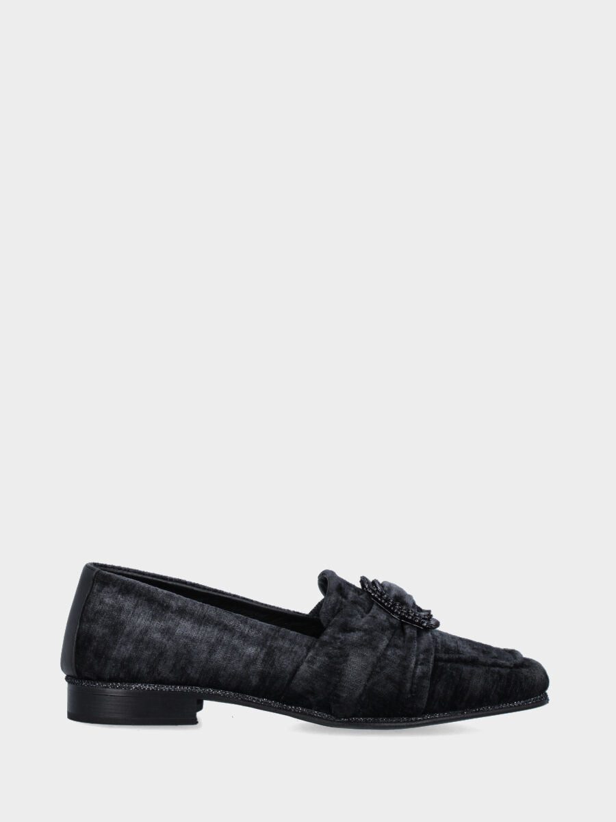 Mocassino nero in velluto con fascia e accessorio gioiello