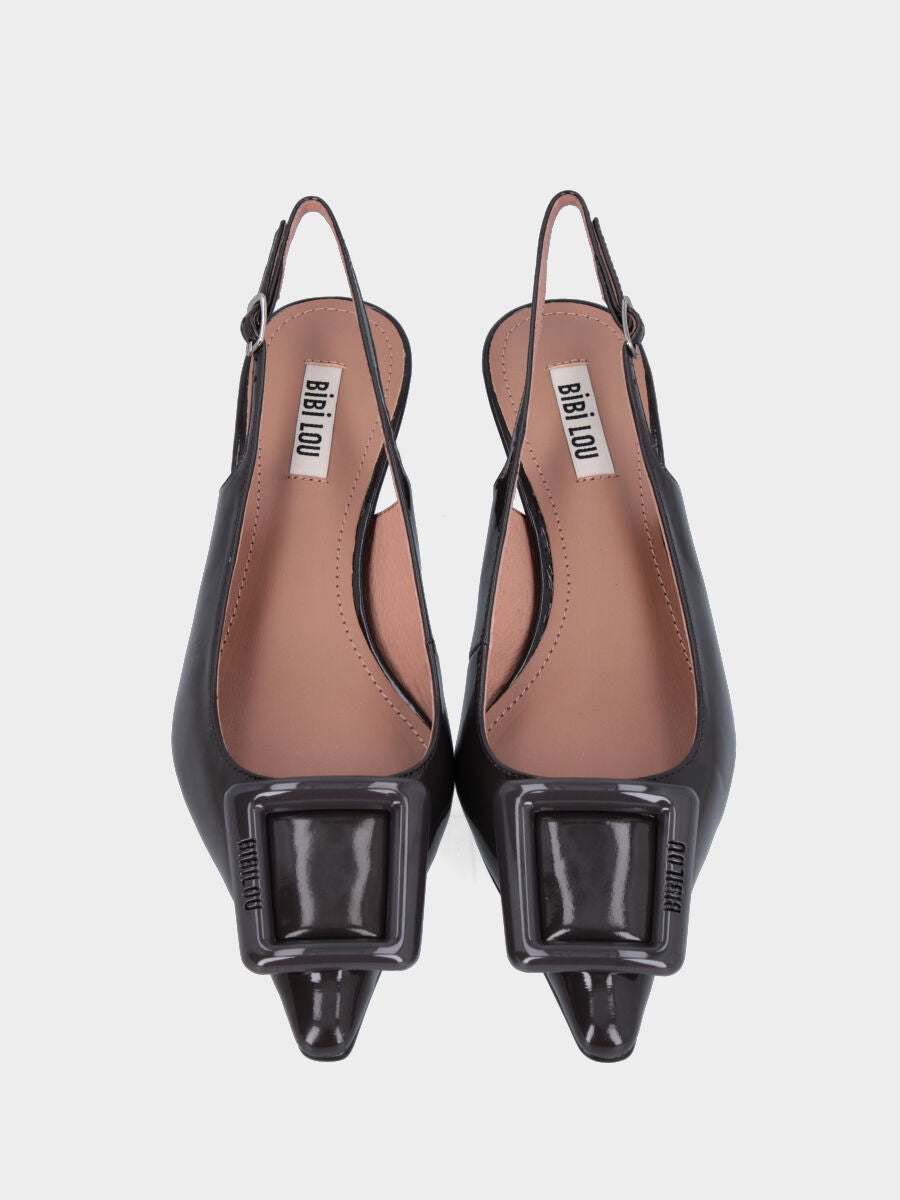 Brown patent leather slingback with 30 mm heel and squared accessory
