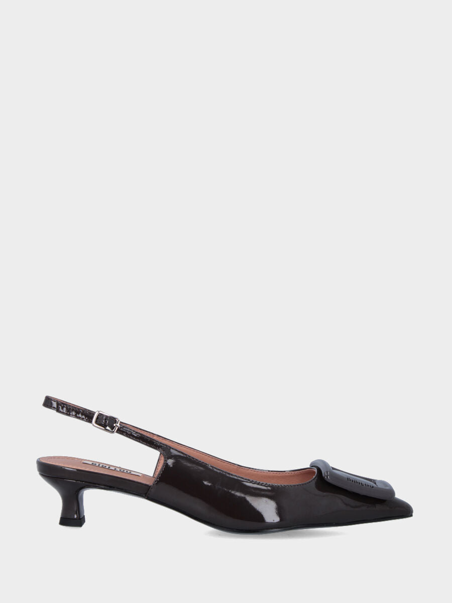 Brown patent leather slingback with 30 mm heel and squared accessory