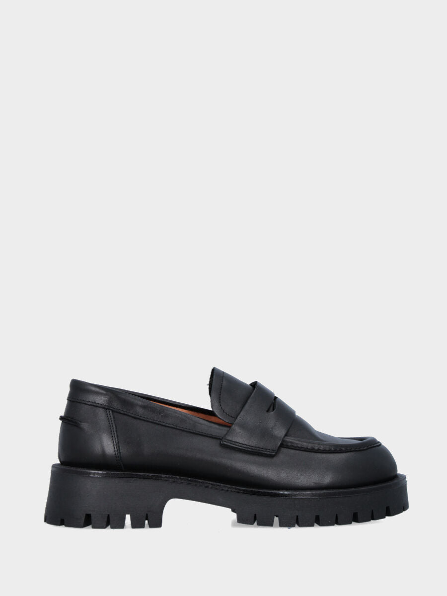 Mocassino monoblocco in vitello nero con platform