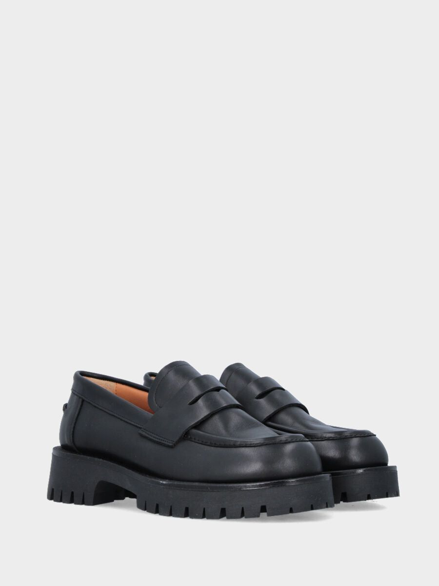 Mocassino monoblocco in vitello nero con platform