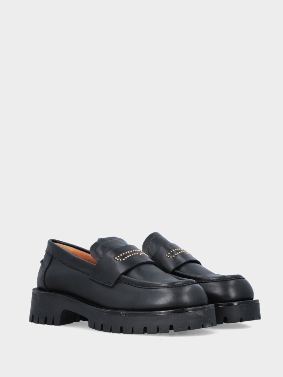 Mocassino monoblocco in vitello nero con borchie