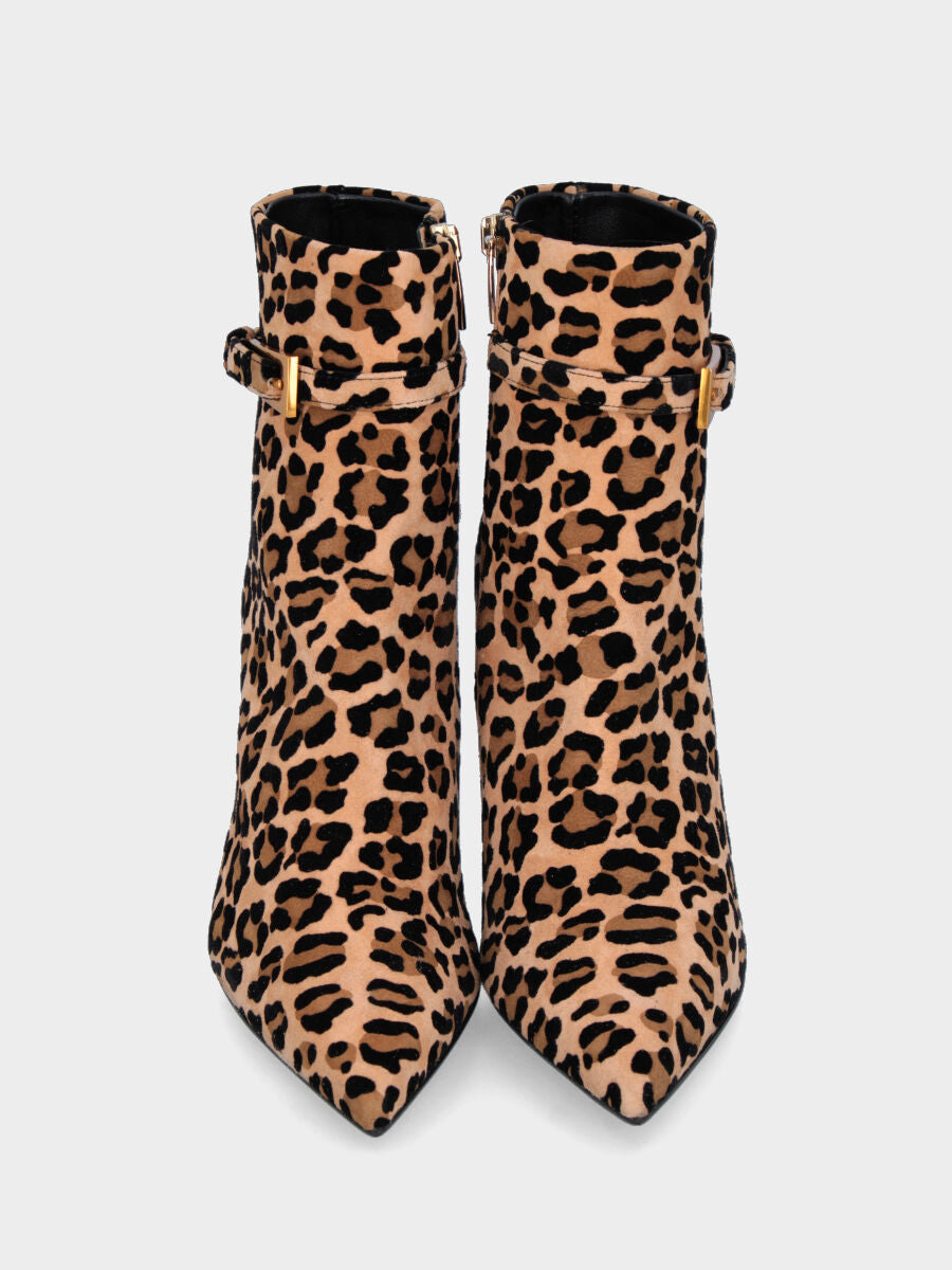 Stivaletto in camoscio leopardato con cinturino e tacco 90 mm a calice