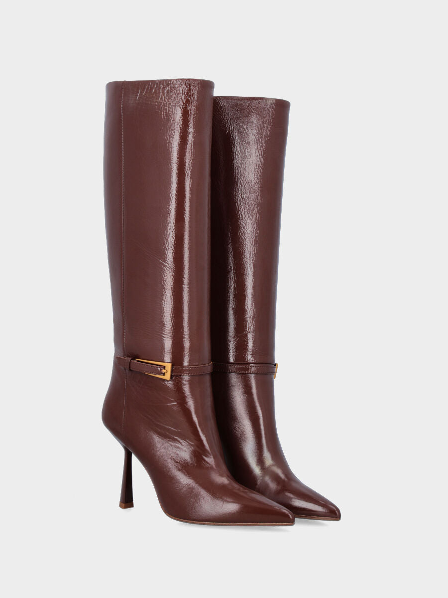 Sandalo monoblocco in vitello rosso con fascia ripiegata