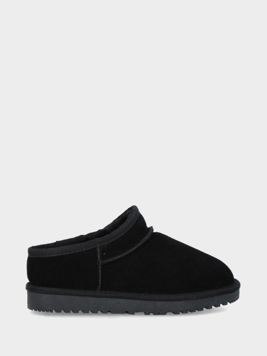 Tronchetto in camoscio nero con platform e interno in montone