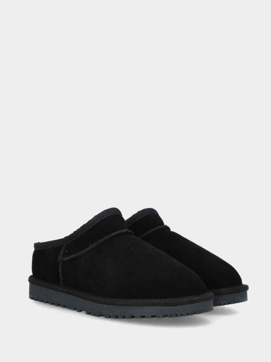 Tronchetto in camoscio nero con platform e interno in montone