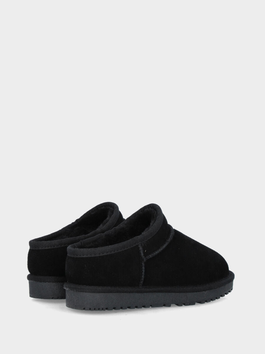 Tronchetto in camoscio nero con platform e interno in montone