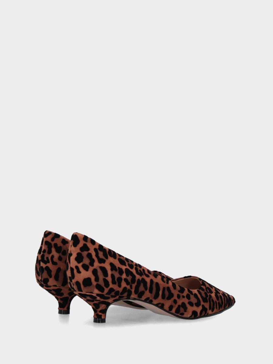 Décolleté in camoscio animalier con tacco a calice da 30 mm