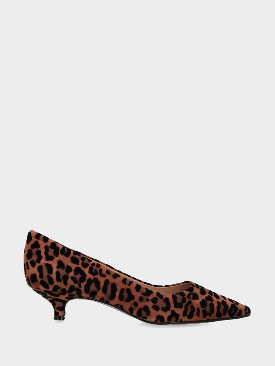 Décolleté in camoscio animalier con tacco a calice da 30 mm