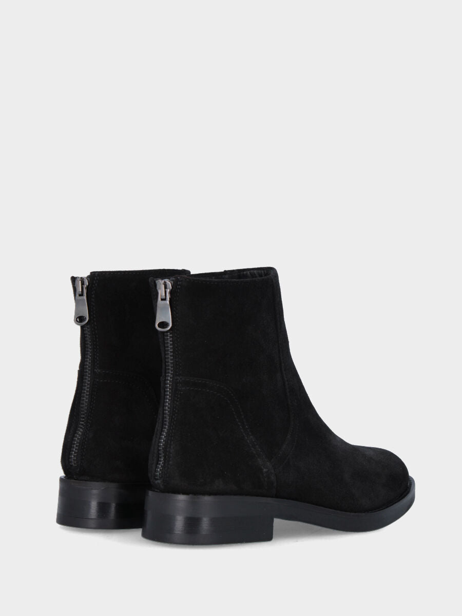 Stiefelette aus schwarzem Spaltleder mit Reißverschluss hinten