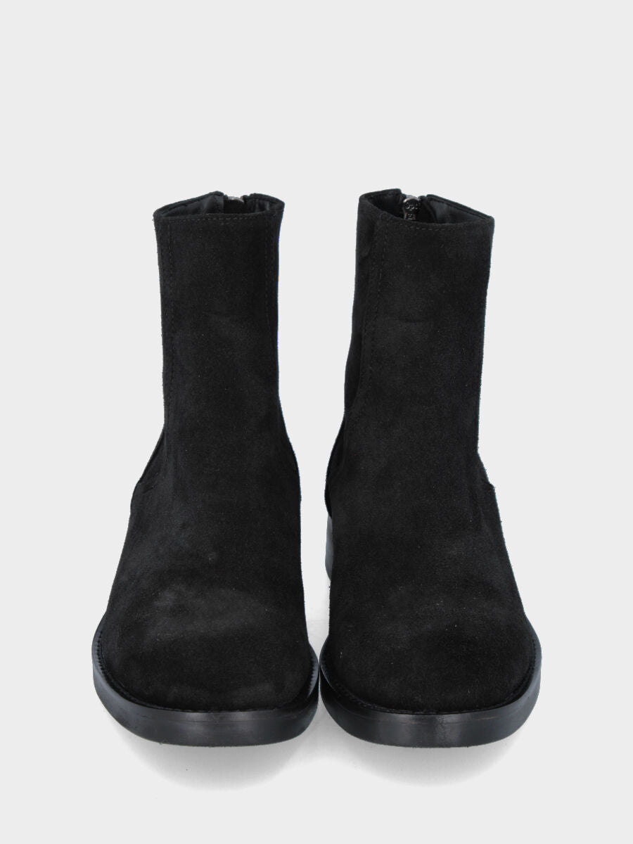 Stiefelette aus schwarzem Spaltleder mit Reißverschluss hinten