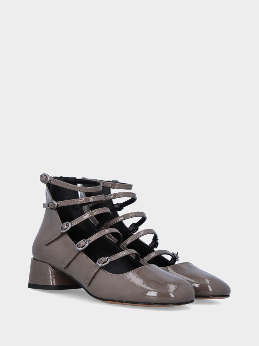 Sandalo monoblocco in vitello rosso con fascia ripiegata