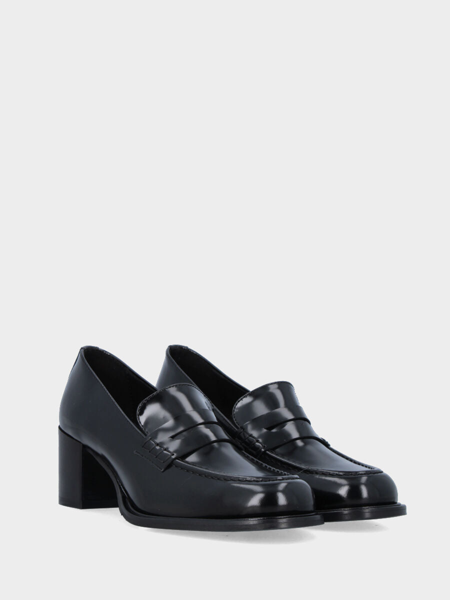 Mocassin en cuir de veau poncé noir avec talon large