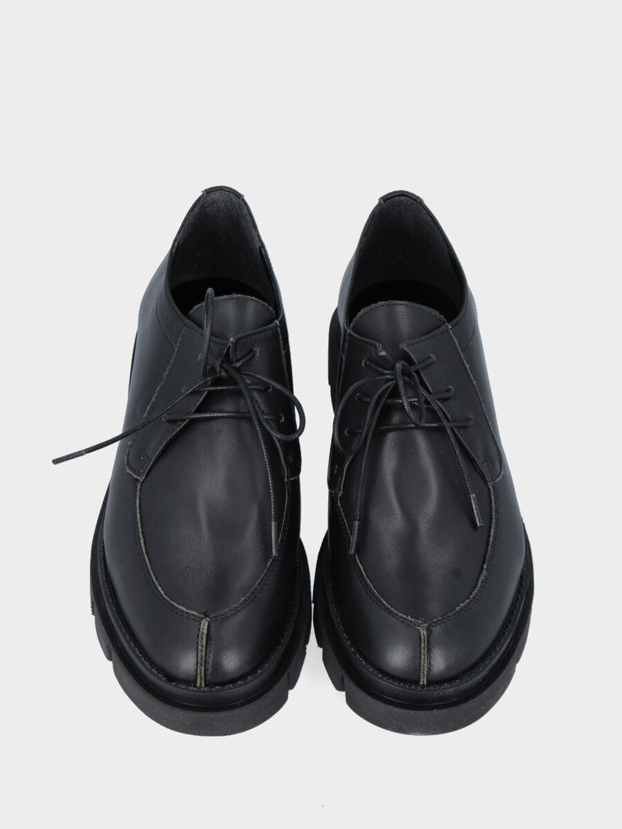 Derby in vitello nero con suola dentata