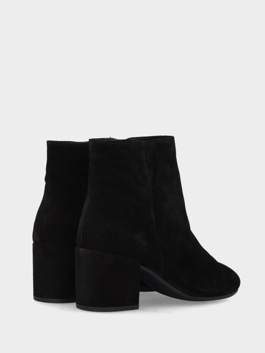 Stivaletto in camoscio nero con tacco largo e cerniera
