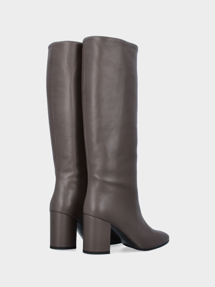 Stivale a sacchetto in nappa taupe con gambale a tubo