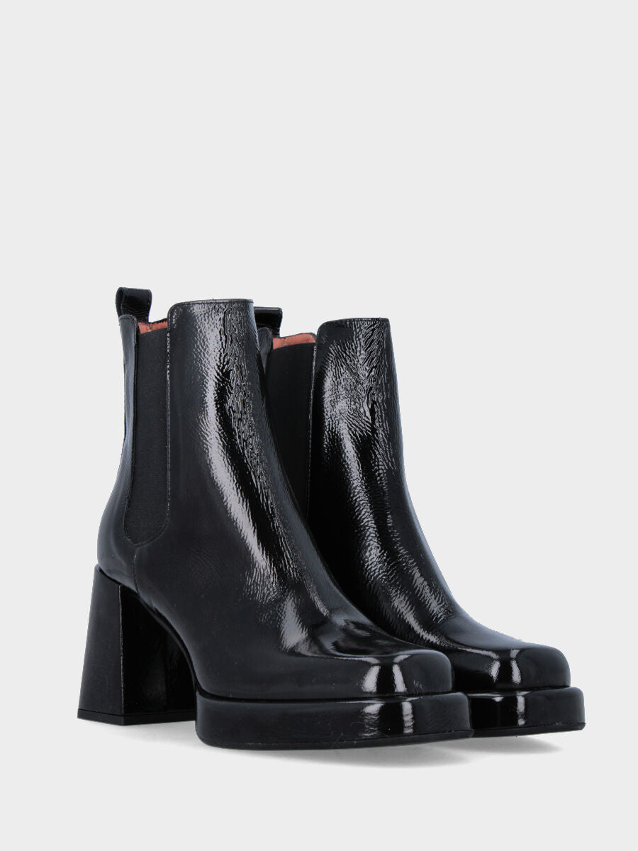Beatles ankle boot in black patent leather with wide heel and platform