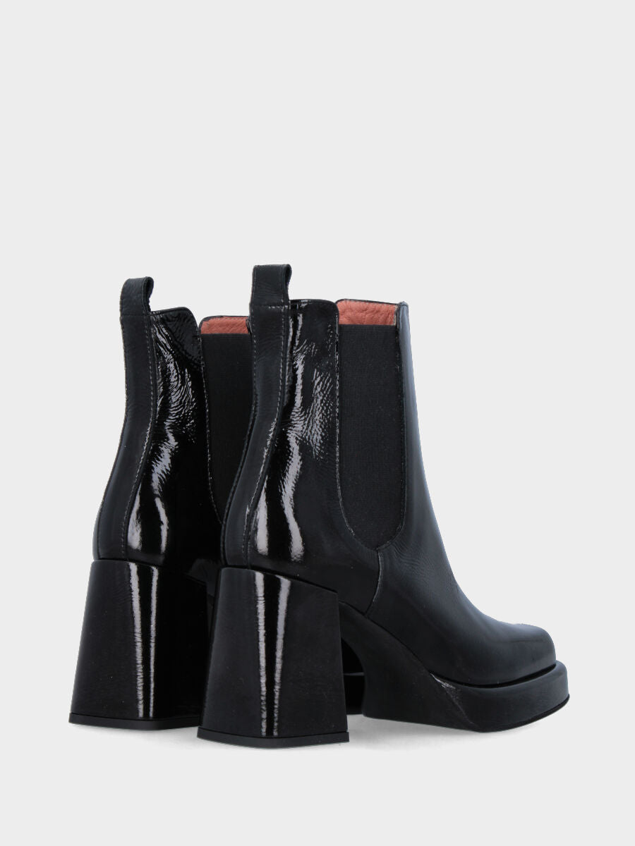 Beatles ankle boot in black patent leather with wide heel and platform