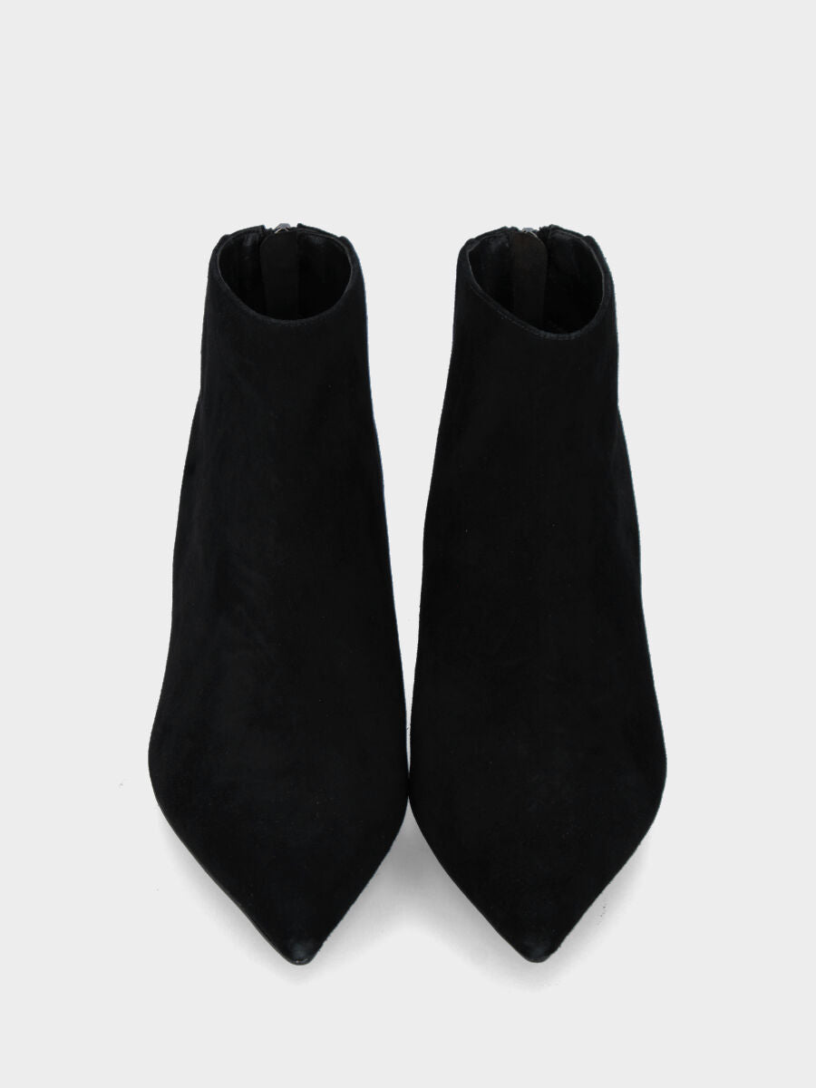 Stivaletto in camoscio nero con tacco rocchetto e cerniera posteriore