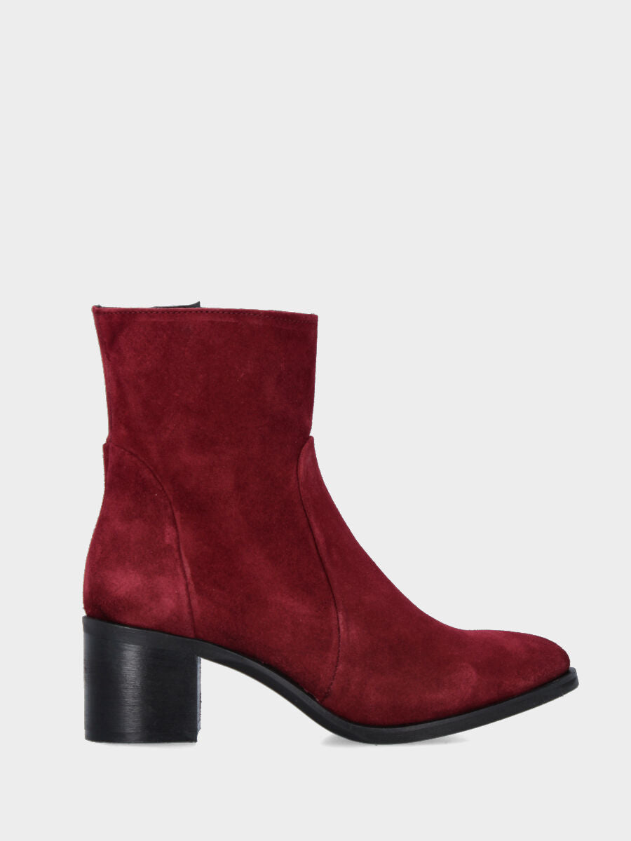Bordeauxroter Wildleder-Stiefelette mit breitem Absatz und runder Spitze