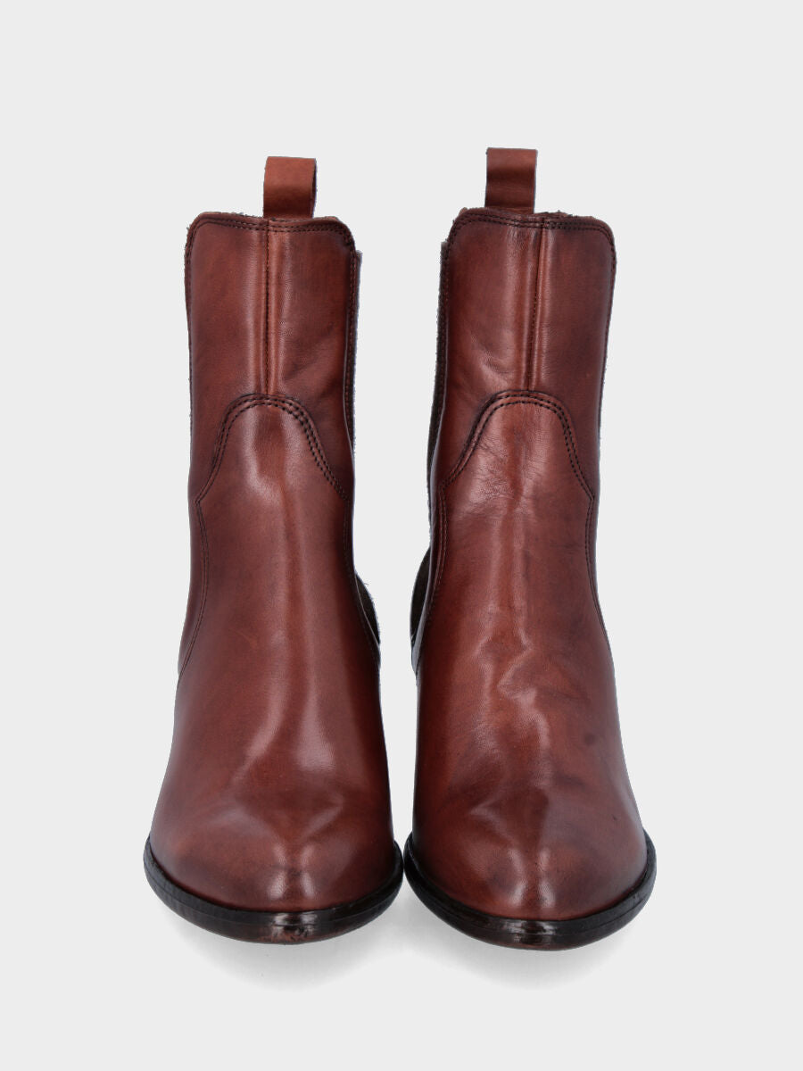 Beatles in nappa marrone con elastici sagomati e tacco 30 mm