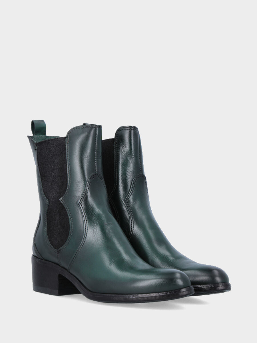 Beatles in nappa verdi con elastici sagomati e tacco 30 mm