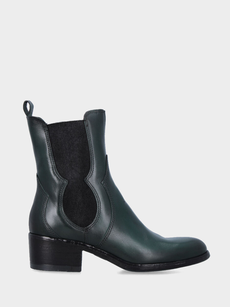 Beatles in nappa verdi con elastici sagomati e tacco 30 mm