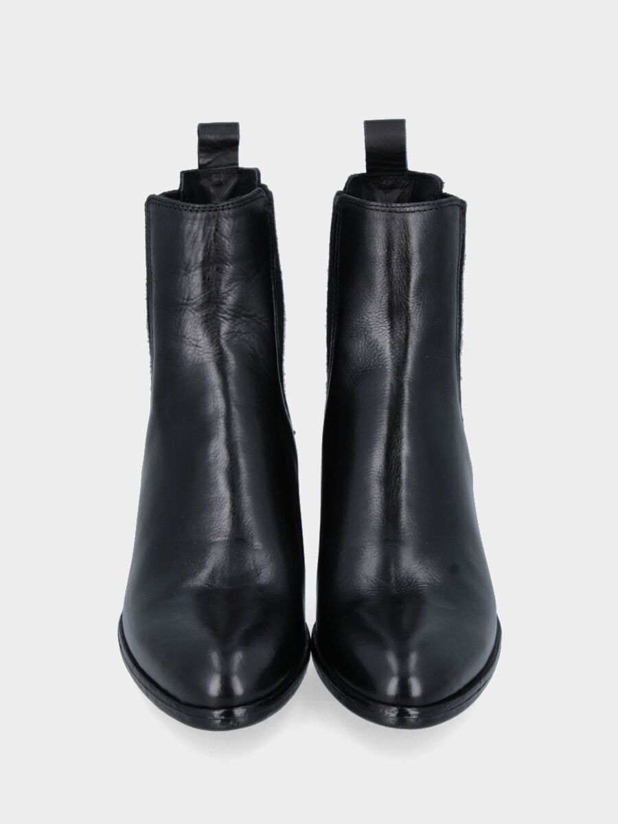 Beatles in nappa neri con elastici a spicchio e tacco 30 mm